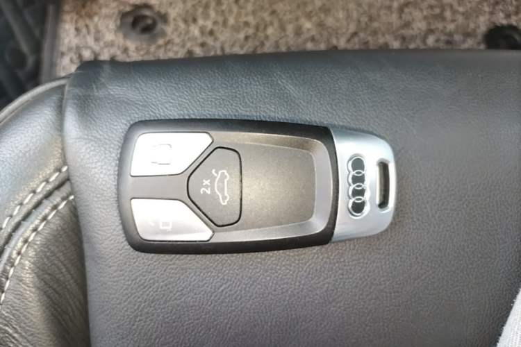 Used Audi A4L 2020 40 TFSI Fashionable and Elegant Model
