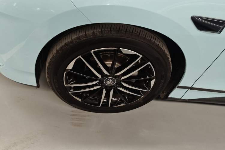 Used BYD Qin L 2025 EV 545KM Excellence Edition Left Front Wheel Hub