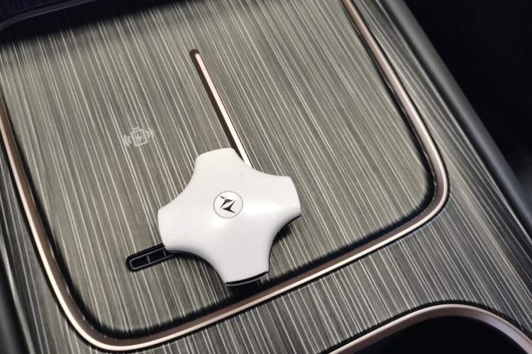 Used Dongfeng eπ eπ008 2024 210Max Range-Extended Version 6 Seats