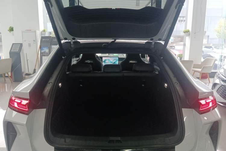 Used BYD Song L EV 2025 Intelligent Driving Version 662 km LiDAR Excellence Edition
