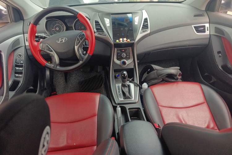 Used Hyundai Elantra (5th Generation / Langdong) 2016 1.6L Automatic Smart Version Center Console