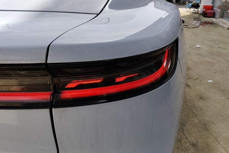 Used VOYAH PASSION 2023 Four-Wheel Drive Flagship Edition Right Rear Taillight