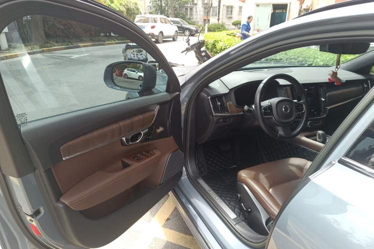 Used Volvo V90 2022 Cross Country B5 AWD Smart Range Edition