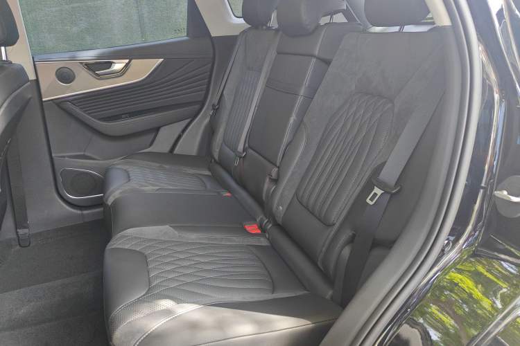 Used Hongqi HS5 2023 2.0T Qixiang Pro Edition
