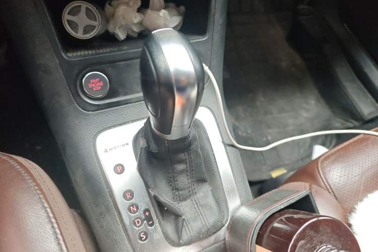 Used Volkswagen Tiguan 2015 1.8TSI Automatic All-Wheel-Drive Luxury Model Gear Lever