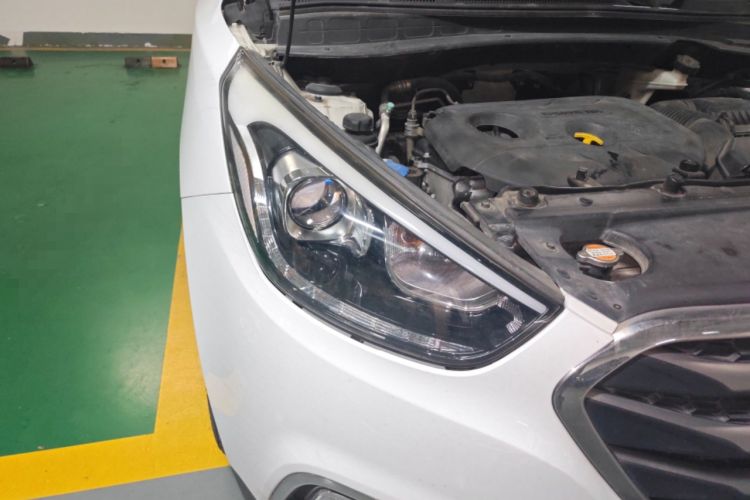 Used Hyundai ix35 2015 2.0L Automatic 2WD Comfort Edition China V Standard Right Front Headlight