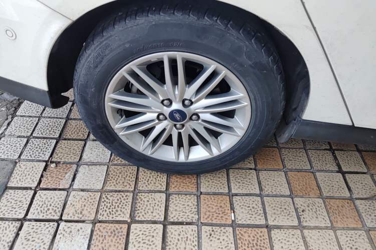 Used Ford Focus 2015 Sedan EcoBoost 180 Automatic Flagship Model
