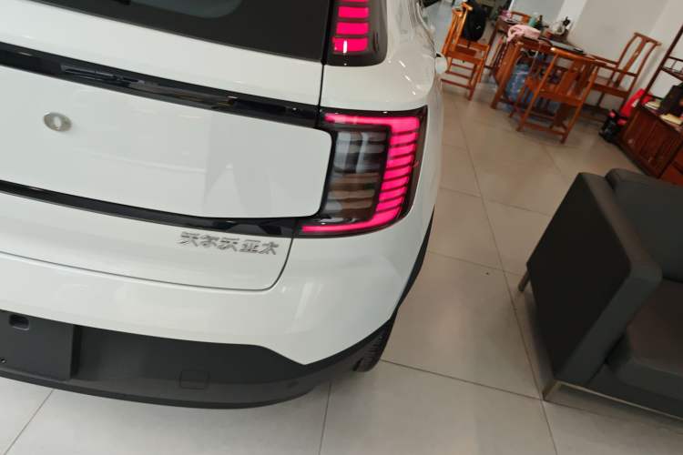 Used Volvo EX30 2025 Rear-Drive Long-Range Plus Model
