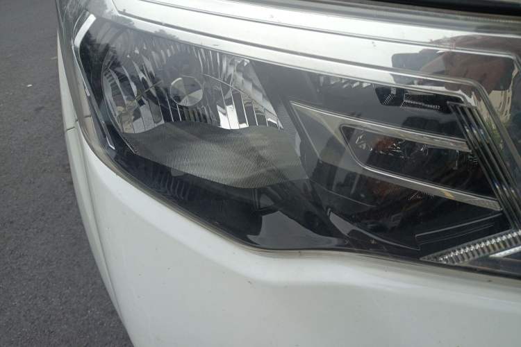 Used Nissan Terra 2018 2.5L Manual Two-Wheel Drive Elite Edition
