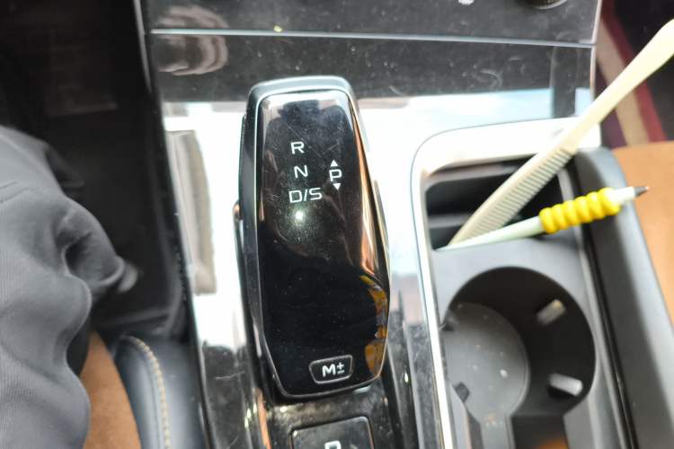 Used Bestune B70 2023 Third Generation 1.5T Automatic Enjoyment Version 70th Anniversary Edition Gear Lever