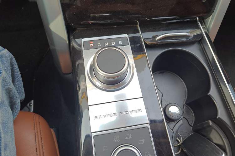 Used Land Rover Range Rover 2015 3.0 TDV6 Vogue SE Extended-Length Model
