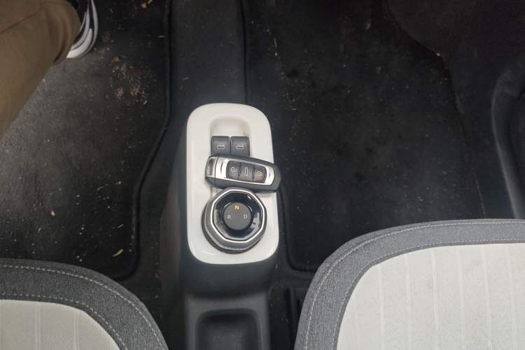 Used Geely Galaxy Panda 2025 210 km – Yuanqi Bear Gear Lever