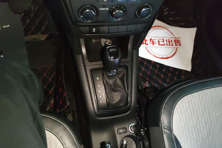 Used Skoda Yeti 2016 1.4TSI DSG Advanced Edition Gear Lever