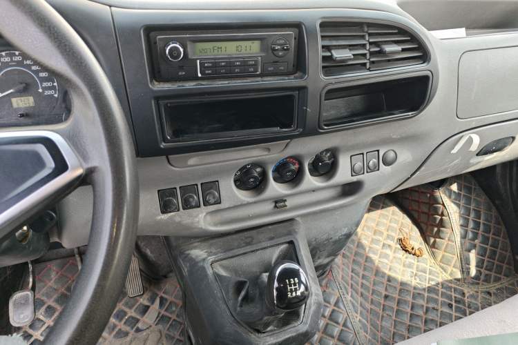 Used JMC Transit 2019 2.8T Commercial Version Short Wheelbase Mid-Roof 6-Seater China VI JX493
