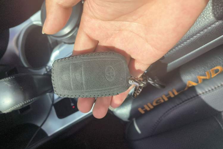 Used Toyota Highlander 2018 2.0T Four-Wheel Drive Luxury Edition 7 Seats China V Emission Standard
