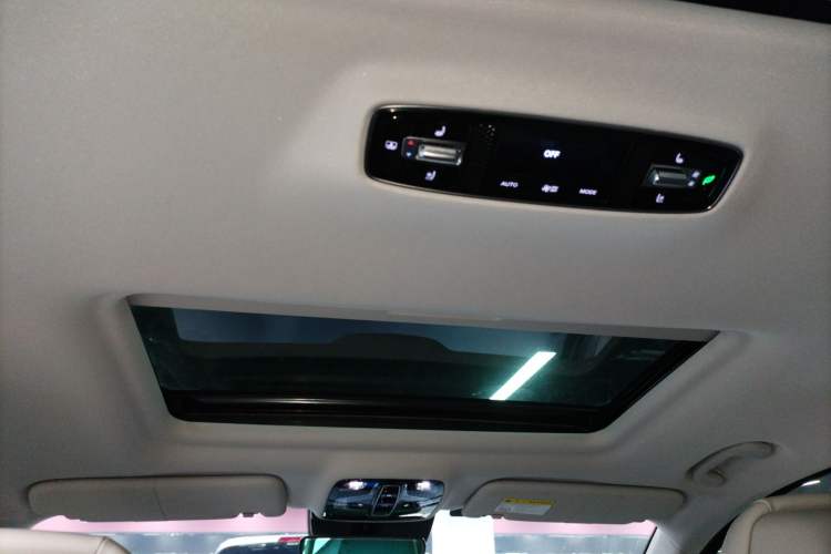 Used Roewe iMAX8 2021 400TGI Supreme Series Ultimate Edition Headliner