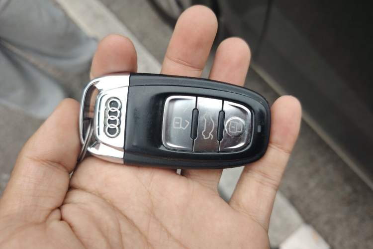 Used Audi A8 2013 A8L 45 TFSI quattro Comfort model Vehicle Key