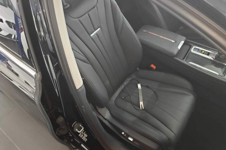 Used Hongqi H5 2024 1.5T DCT Smart Connect Flagship Edition
