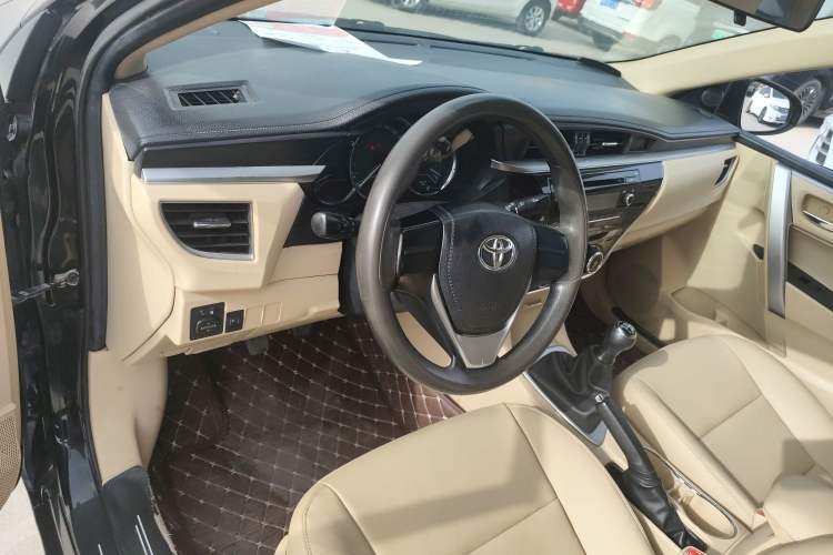 Used Toyota Corolla 2014 1.6L Manual GL Center Console