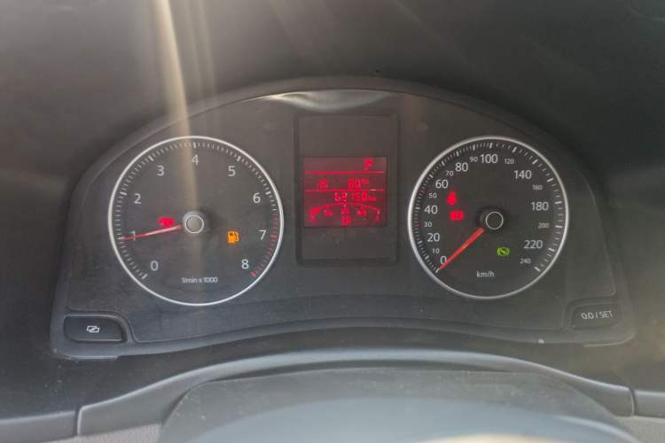 Used Volkswagen Bora 2012 1.6L Automatic Comfort Edition Odometer Close Up