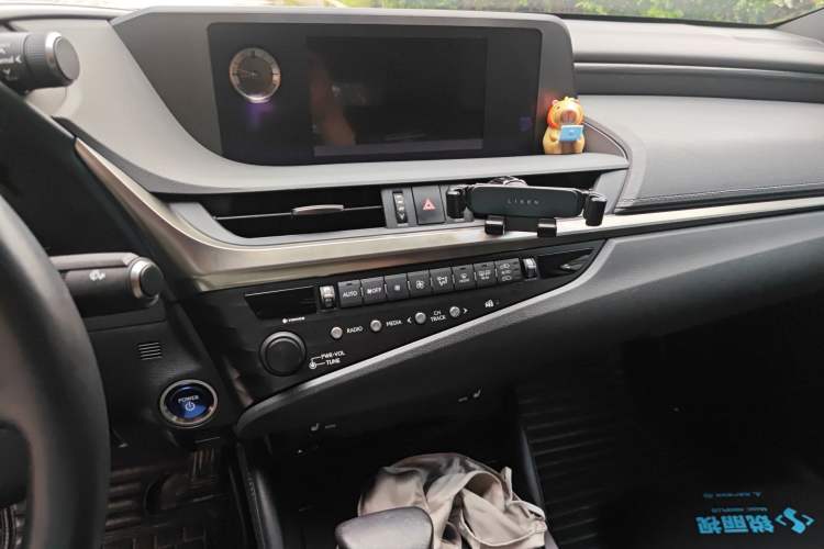 Used Lexus ES 2018 300h Premier Edition China VI Standard Audio And AC Panel