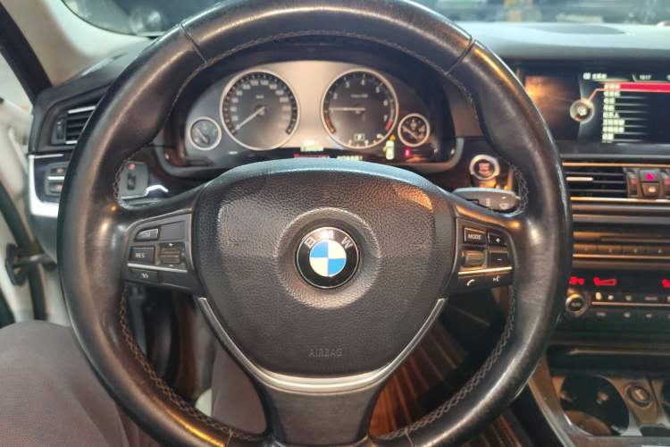 Used BMW 5 Series 2014 528Li Leading Model
