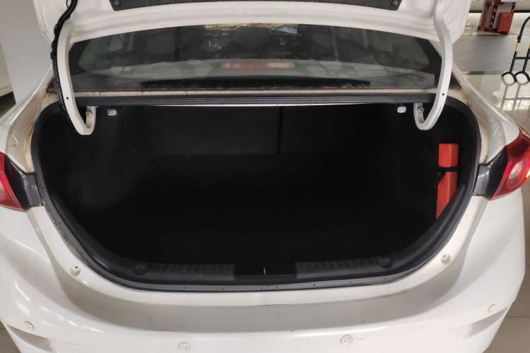 Used Mazda 3 Axela 2016 Sedan 1.5L Automatic Comfort Model