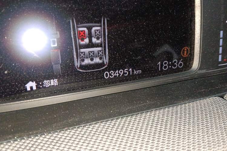 Used Honda LIFE 2021 1.5L CVT CRO-S Fun Edition Odometer Close Up