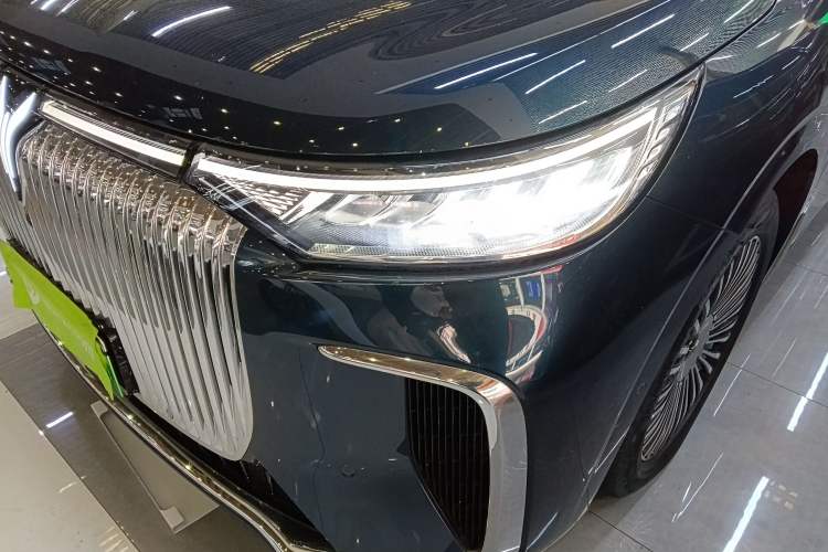 Used VOYAH Dream 2025 PHEV Four-Wheel Drive Prestige Kunpeng Edition
