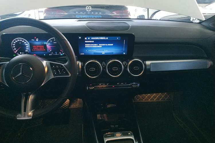 Used Mercedes-Benz GLB 2024 GLB 200 Dynamic Edition Audio And AC Panel