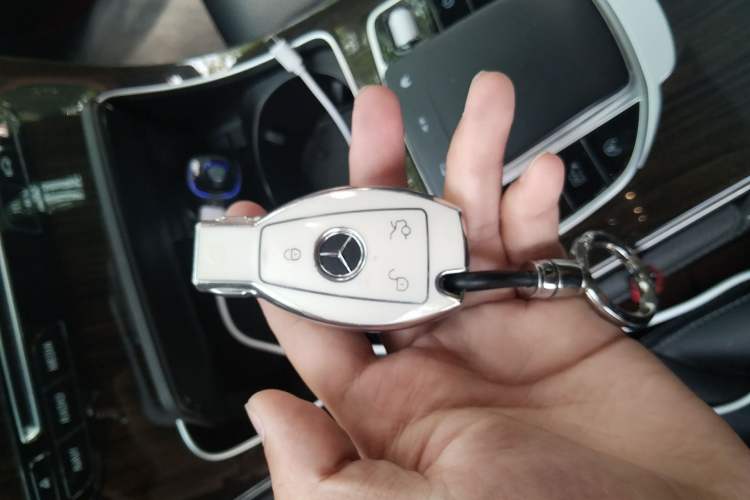 Used Mercedes-Benz GLC 2018 GLC 260 4MATIC Luxury Model Vehicle Key