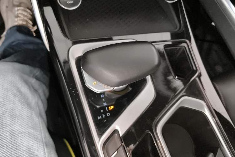 Used Geely Auto Monjaro S 2021 2.0TD Automatic Two-Wheel Drive Lightning Edition Gear Lever