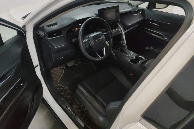 Used Toyota Harrier 2022 2.0L CVT Two-Wheel Drive Luxury Edition