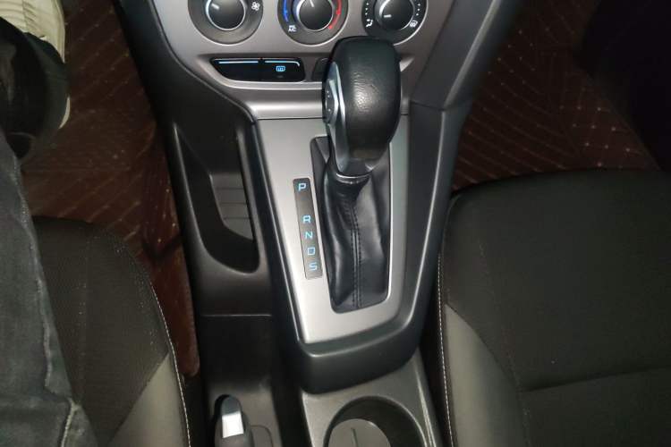 Used Ford Focus 2012 Hatchback 1.6L Automatic Comfort Model Gear Lever