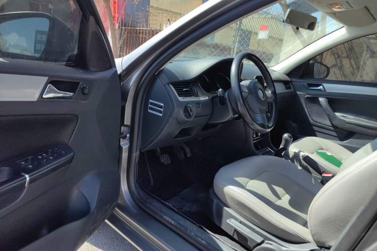 Used Volkswagen Bora 2013 1.6L Manual Fashion Edition
