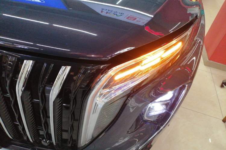 Used Hongqi HS7 2023 2.0T Automatic All-Wheel-Drive Flagship Edition Six Seats Left Front Headlight