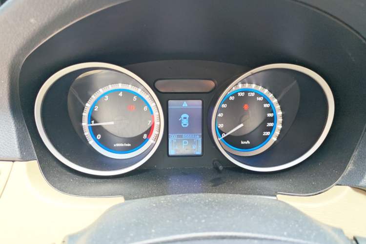 Used Soueast V5 Lingzhi 2014 1.5L CVT Comfort Model
