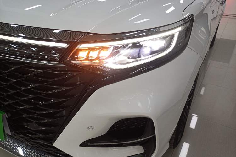 Used Roewe iMAX8 2022 400TGI Prestige Edition
