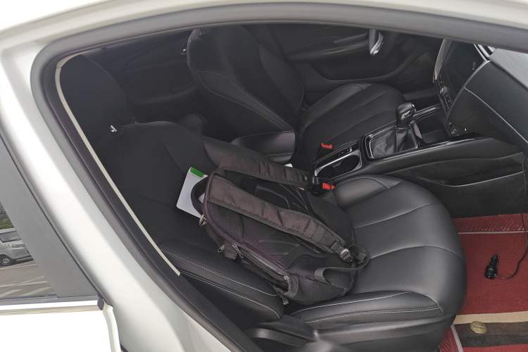 Used Roewe i5 2020 1.5L Automatic 4G Connect Luxury Flagship Edition
