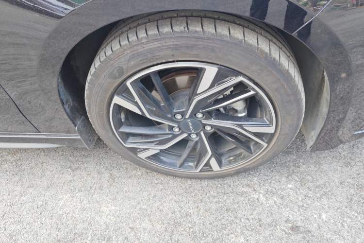 Used Lynk & Co 03 2025 1.5TD DCT Champion Edition Pro Right Front Wheel Hub