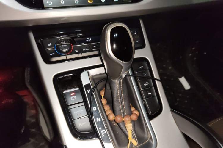 Used Geely Auto Emgrand X7 Sport 2016 1.8TD Automatic ZhiZun Version Gear Lever