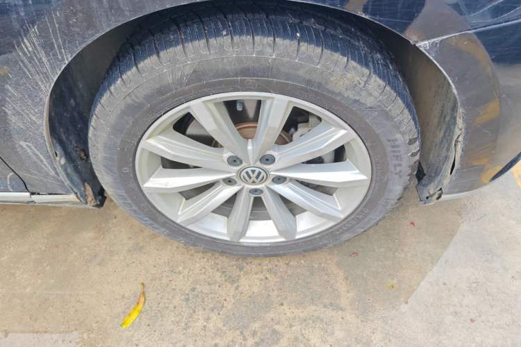 Used Volkswagen Magotan 2018 330TSI DSG Advanced Model Right Front Wheel Hub