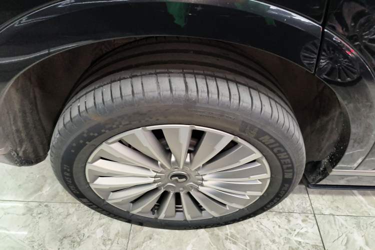 Used ONVO Luxeed L90 2025 Model—Max Six-Seater Version Right Rear Wheel Hub