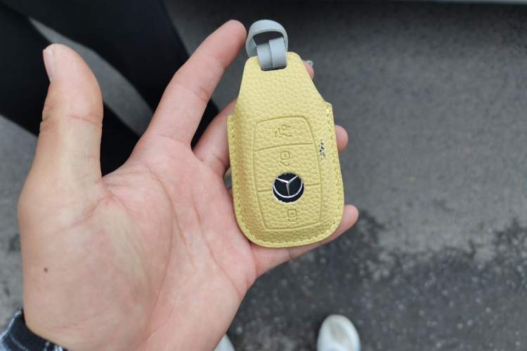 Used Mercedes-Benz GLC 2020 GLC 260 L 4MATIC Dynamic Model Vehicle Key