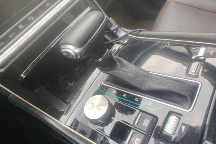 Used GAC Trumpchi GS5 2019 270T Automatic Luxury Edition Gear Lever