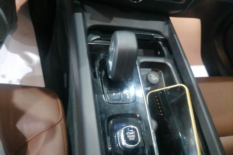 Used Volvo XC60 2023 B5 4x4 Smart Luxury Edition Gear Lever