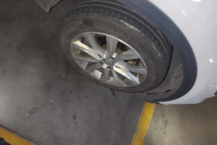 Used Volkswagen T-ROC 2019 230TSI DSG Two-Wheel-Drive Advanced Version China VI Standard Right Front Wheel Hub