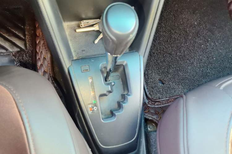 Used Toyota YARiS L Zhi Xiang 2017 1.5E CVT Dynamic Edition Gear Lever