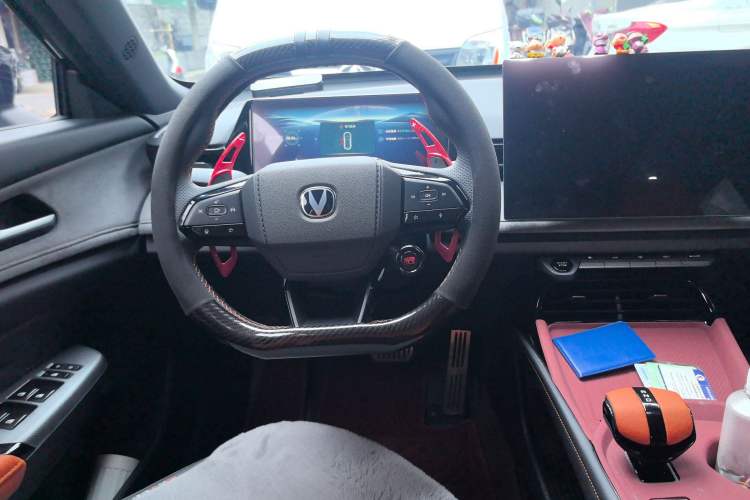 Used Changan UNI-V 2025 Model Third-Generation 2.0T Dynamic Edition
