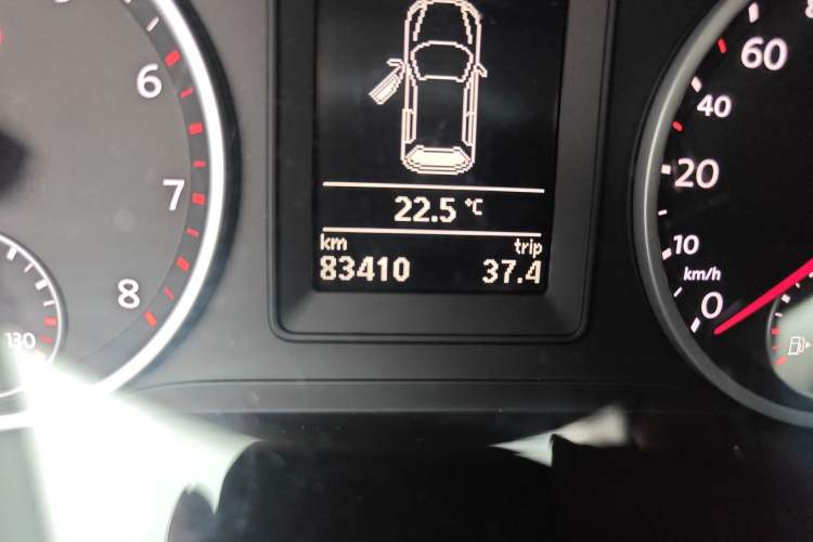 Used Volkswagen Tiguan 2015 1.8TSI Automatic Two-Wheel Drive Comfort Edition Odometer Close Up